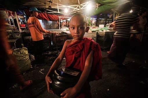 泰佛文化| 为何泰国的慈善可以一直延续，这就是佛教文化的魅力